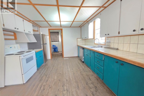 4pc Bathroom - 1428 Winnie Street, Swift Current, SK S9H1R3 Photo 4