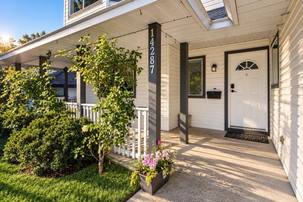 14287 73a Avenue, Surrey, BC V3W2R9 Photo 3
