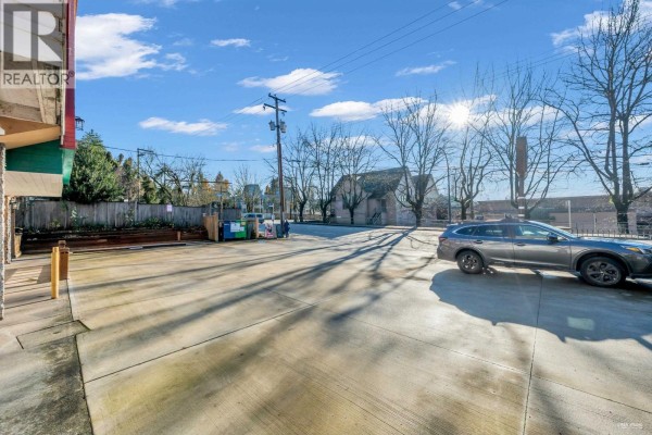1429 Brunette Avenue, Coquitlam, BC V3K1G7 Photo 5