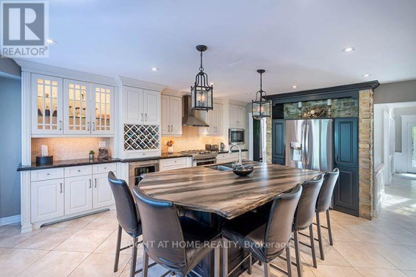 Kitchen - 143 Carlyle Crescent, Aurora, ON L4G6P8 Photo 5