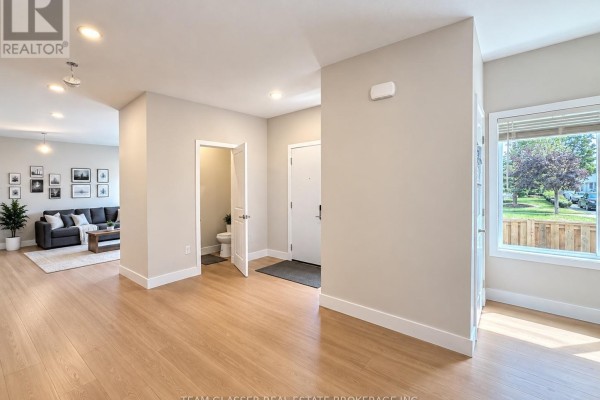 Den - 143 Marconi Court, London East, ON N5V0C9 Photo 4