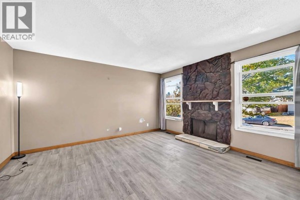 Kitchen - 143 Rundleson Way Ne, Calgary, AB T1Y3H8 Photo 3