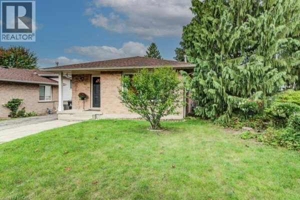 4pc Bathroom - 143 Sunrise Place, Kitchener, ON N2B3S8 Photo 3