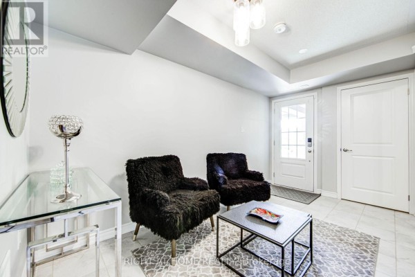 Primary Bedroom - 143 Toucan Trail, Oakville, ON L6H0Y2 Photo 5
