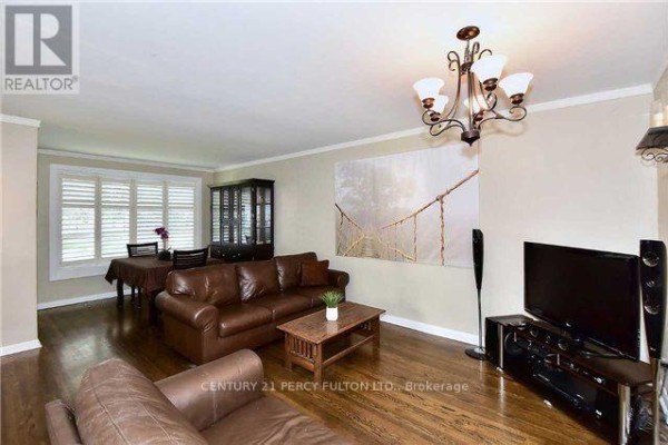 Bedroom 2 - 143 Tulloch Drive, Ajax, ON L1S2S7 Photo 5