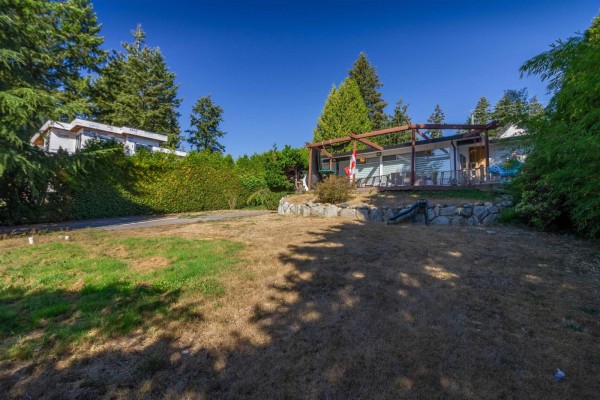 14319 55a Avenue, Surrey, BC V3X1B3 Photo 2