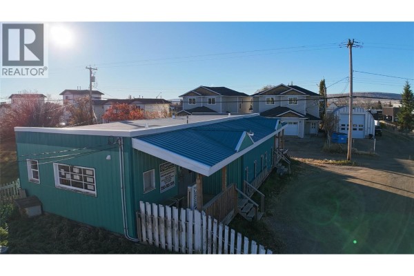 Living room - 1433/1437 101 Avenue, Dawson Creek, BC V1G2A6 Photo 3