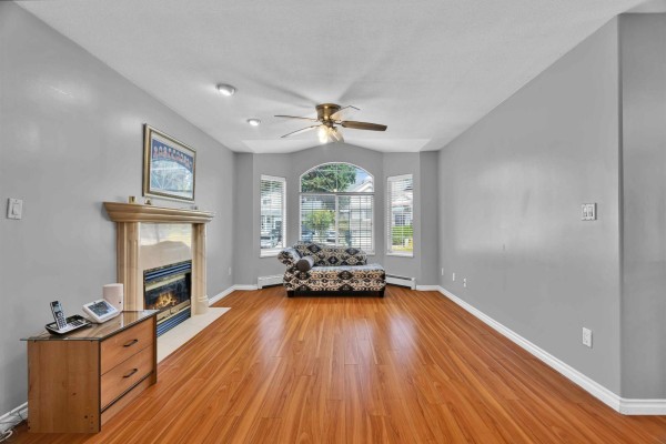 14332 68 Avenue, Surrey, BC V3W2H4 Photo 2