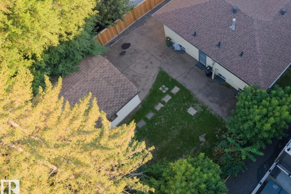 14362 Park Dr Nw, Edmonton, AB T5R5V2 Photo 5