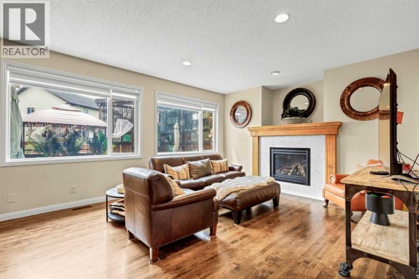 1437 Kings Heights Boulevard Se, Airdrie, AB, photo 2