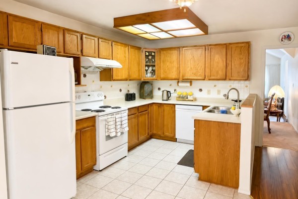 14374 86a Avenue, Surrey, BC V3W0K4 Photo 4