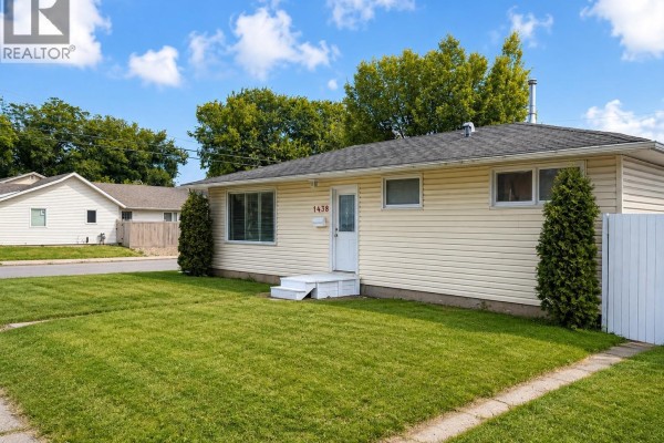 Kitchen - 1438 D Avenue N, Saskatoon, SK S7L1P4 Photo 2