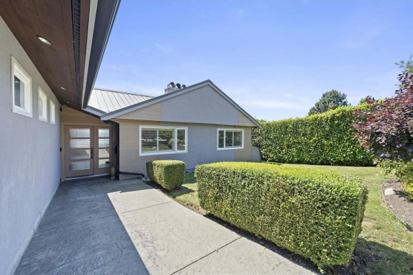 14380 Sunset Drive, White Rock, BC V4B2V5 Photo 3