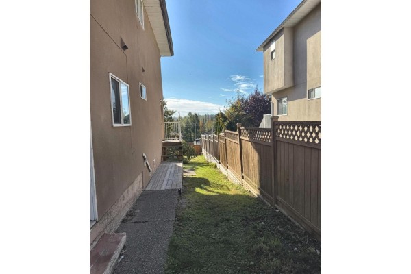 14386 68 Avenue, Surrey, BC V3W2H4 Photo 4