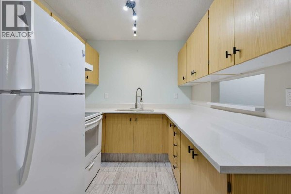 Living room - 144, 6108 53 Street, Olds, AB T4H1P1 Photo 5