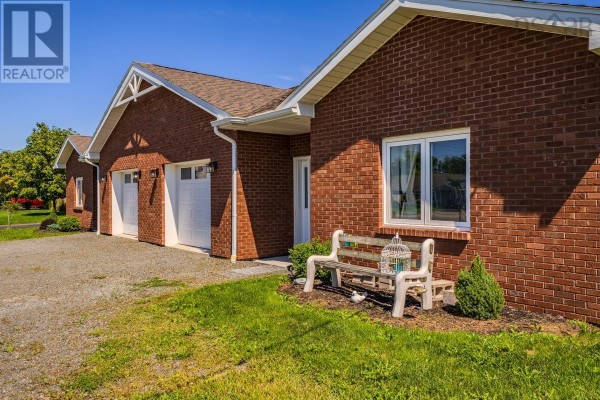 144-146 Village Line Avenue, Valley, NS B2N0J3 Photo 4