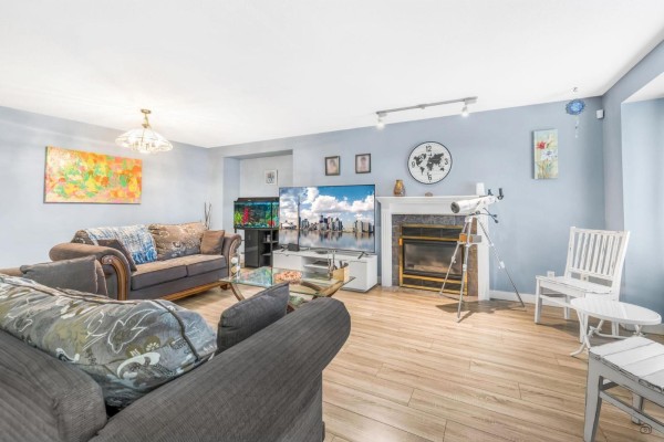 Cozy living area with seating, television, and decorative artwork. - 144 3080 Townline Road Road, Abbotsford