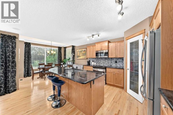 Living room - 144 Cougarstone Common Sw, Calgary, AB T3H5P5 Photo 2