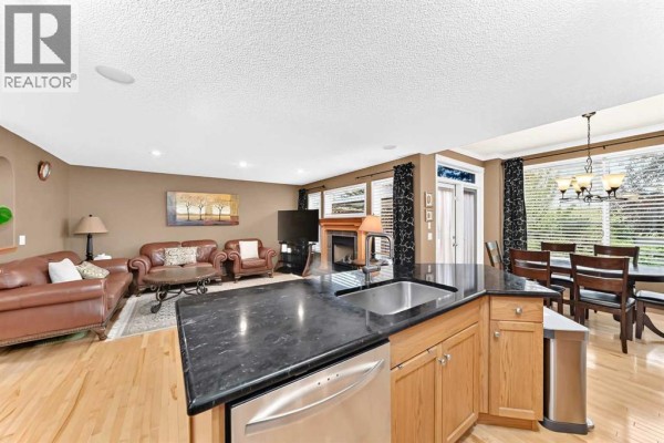 Pantry - 144 Cougarstone Common Sw, Calgary, AB T3H5P5 Photo 5