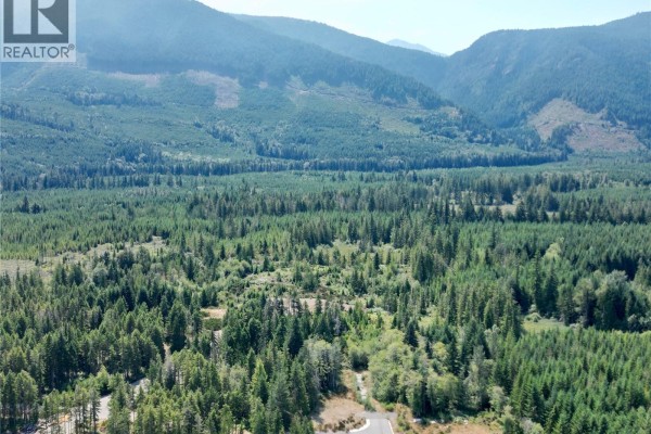 144 Edgewood Dr, Lake Cowichan, BC V0R2G0 Photo 5