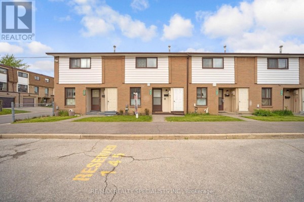 Kitchen - 144 Fleetwood Crescent, Brampton, ON L6T2E6 Photo 2