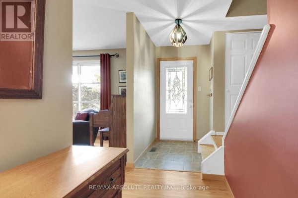 Kitchen - 144 Old Colony Road, Ottawa, ON K2L1M4 Photo 4