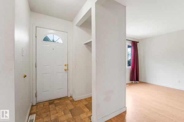 Primary Bedroom - 144 Roseland Vg Nw, Edmonton, AB T5E5R6 Photo 4