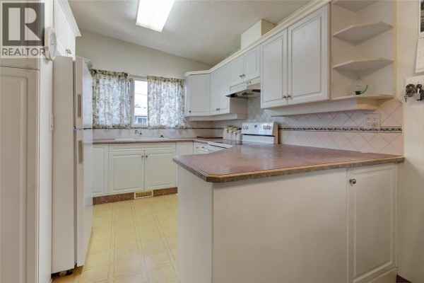 Laundry room - 1440 Braemar Street, Kelowna, BC V1Y3X3 Photo 5