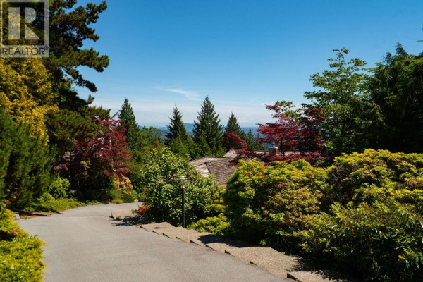 1440 Sandhurst Place, West Vancouver, BC V7S2P3 Photo 4