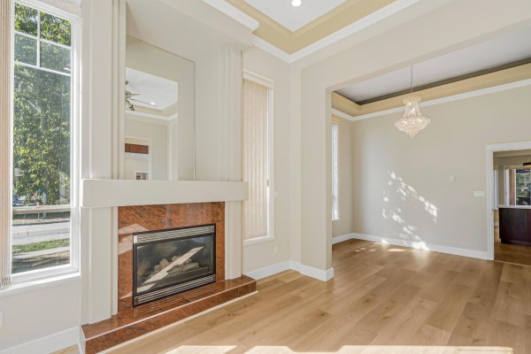 14405 89a Avenue, Surrey, BC V3R1A3 Photo 3