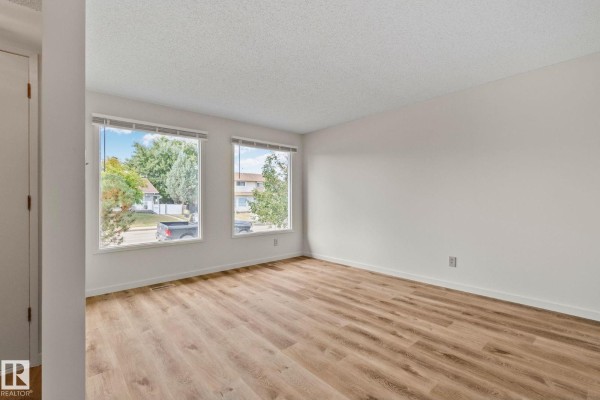 Den - 14411 23 St Nw Nw, Edmonton, AB T5Y1T4 Photo 4
