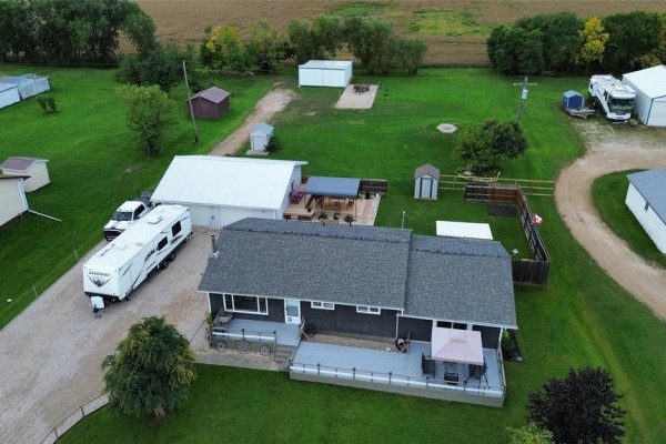 Kitchen - 144142 108 Road W, Dauphin, MB R7N2T7 Photo 2