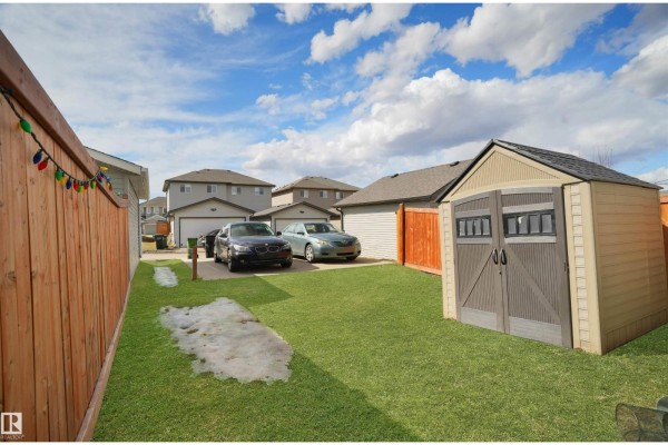 Kitchen - 1442 33a St Nw, Edmonton, AB T6T0V3 Photo 3