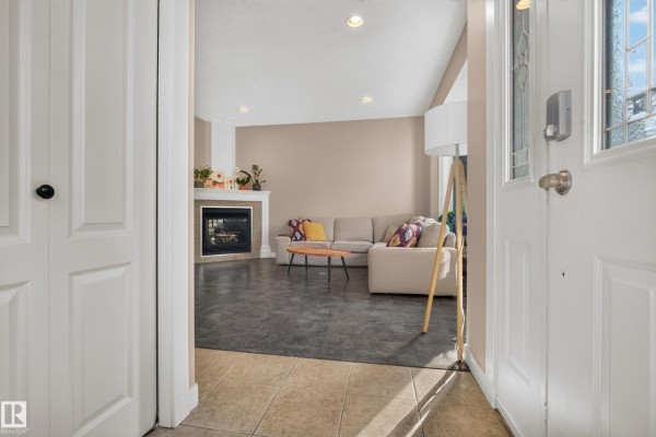 Kitchen - 14422 104 Av Nw, Edmonton, AB T5N0X1 Photo 3