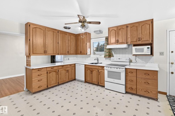 Family room - 14423 96 Av Nw, Edmonton, AB T5N0C6 Photo 4