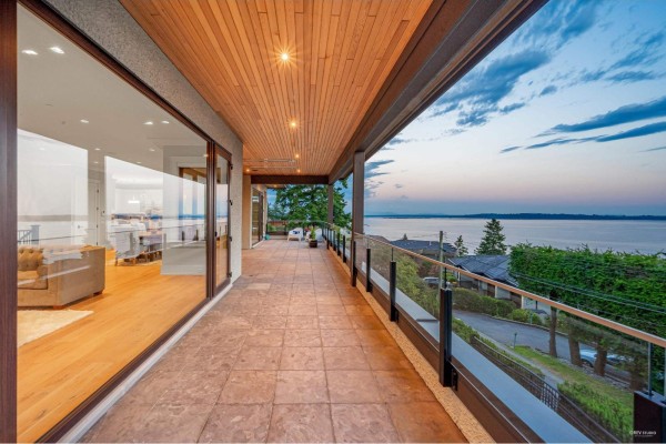 14439 Sunset Lane, White Rock, BC V4B5J7 Photo 3