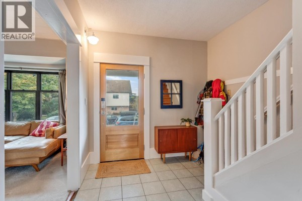 1444 Lakewood Drive, Vancouver, BC V5L4M8 Photo 2