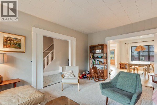 1444 Lakewood Drive, Vancouver, BC V5L4M8 Photo 3