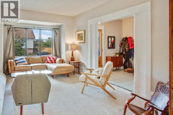 1444 Lakewood Drive, Vancouver, BC V5L4M8 Photo 5