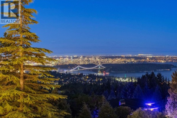 1445 Sandhurst Place, West Vancouver, BC V7S2P4 Photo 5
