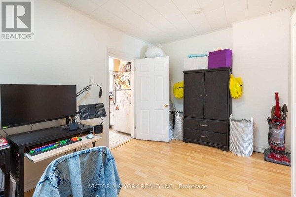 Living room - 1446 Dundas Street W, Toronto, ON M6J1Y6 Photo 4