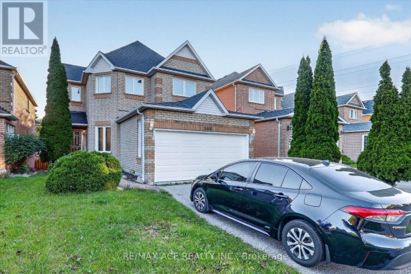 Kitchen - 1446 Sandhurst Crescent, Pickering, ON L1V6Y8 Photo 3