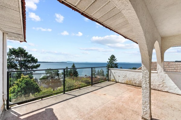 14471 Magdalen Crescent, White Rock, BC V4B2W1 Photo 4