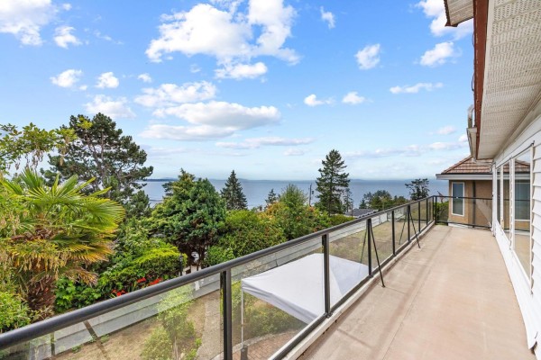 14471 Magdalen Crescent, White Rock, BC V4B2W1 Photo 5