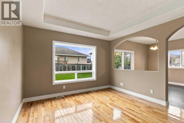 Living room - 145 Brebeuf Crescent, Fort Mcmurray, AB T9K1W7 Photo 5