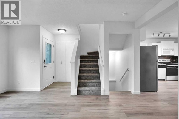 Living room - 145 Bridleglen Road Sw, Calgary, AB T2Y3W9 Photo 4