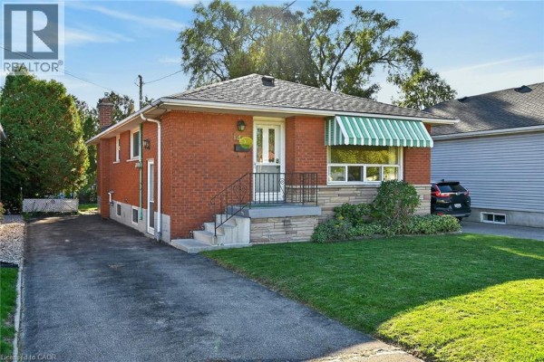 4pc Bathroom - 145 East 25th Street, Hamilton, ON L8V3A3 Photo 2