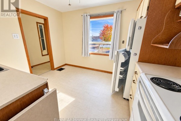Bedroom 2 - 145 Kenogami Avenue S, Thunder Bay, ON P7B4R8 Photo 4