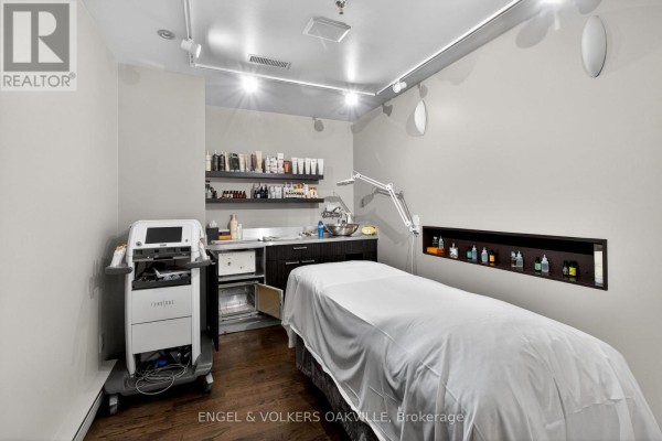 145 Lakeshore Road E, Oakville, ON L6J1H3 Photo 5