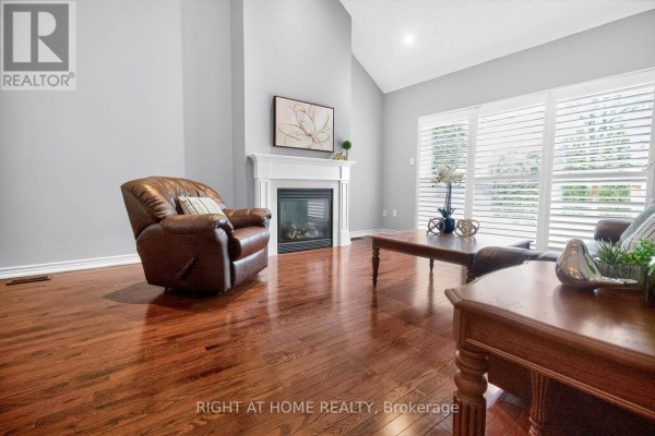 Primary Bedroom - 145 Louisbourg Way, Markham, ON L6E2A2 Photo 4